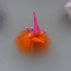 Wichtel-Zwerg auf Feder, Geschenk Geburt, Taufe, Frühlings-Deko