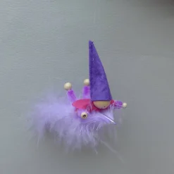 Wichtel-Zwerg auf Feder, Geschenk Geburt, Taufe, Frühlings-Deko