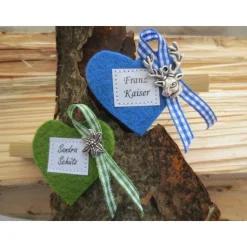 Wiesn-Anstecker, Filzbrosche, Dirndlbrosche, Namensschild, Namensträger Filz-Herz, personalisiert,  Wunschbeschriftung,  Wäscheklammer, Gl