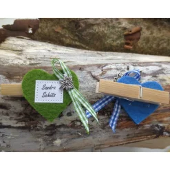 Wiesn-Anstecker, Filzbrosche, Dirndlbrosche, Namensschild, Namensträger Filz-Herz, personalisiert,  Wunschbeschriftung,  Wäscheklammer, Gl