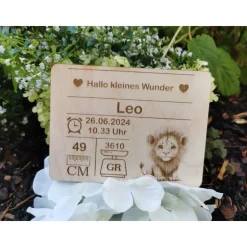 Willkommensschild zur Geburt mit Wunschgravur und Wunschmotiv