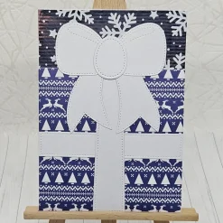 Winterliche A6-Grußkarte mit Gutscheinfach – Handgemachte Geschenk-Karte in Blau-Weiß mit Umschlag