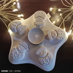 Winterlicher Kerzenständer mit Schneemännern und Teelicht