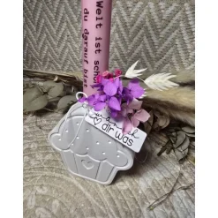 Wünsch dir was – Handgegossener Raysin Cupcake mit Stabkerze, Trockenblumen & Anhänger