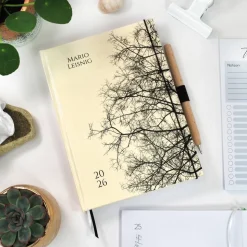 Wochenkalender & Terminplaner A5 mit vielen Extras personalisiert mit Ästen & Zweigen schwarzweiss Hardcover Planer 2026