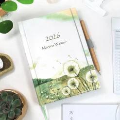 Wochenkalender & Terminplaner 2026 A5 mit Kugelschreiber & Stifthalter Wochenübersicht personalisiert Puste