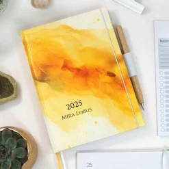 Wochenkalender & Terminplaner 2026 A5 Wochenübersicht / Tagesübersicht / Tagebuch personalisiert gelb