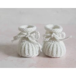 wollweiße Babyschuhe, 0-3 Monate, gestrickt, aus Wolle, in Patentmuster