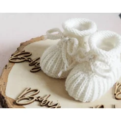 wollweiße Babyschuhe, 0-3 Monate, gestrickt, aus Wolle, in Patentmuster