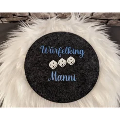 Würfelunterlage aus Filz personalisiert - rund oder quadratisch - verschiedene Motive