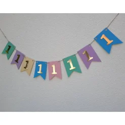 Wunderschöne Girlande zum ersten Geburtstag in Pastellfarben mit goldenen Zahlen 1. Geburtstag Wild One