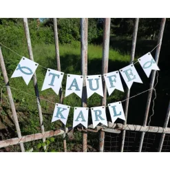 Wunderschöne Girlande zur Taufe mit Glitzereffekt personalisiert mit dem Namen des Taufkindes Namensgirlande in Hellblau