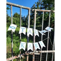 Wunderschöne Girlande zur Taufe mit Glitzereffekt personalisiert mit dem Namen des Taufkindes Namensgirlande in Hellblau