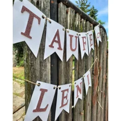 Wunderschöne Girlande zur Taufe mit Glitzereffekt personalisiert mit dem Namen des Taufkindes Namensgirlande Weiß und Ro