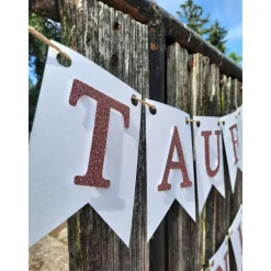 Wunderschöne Girlande zur Taufe mit Glitzereffekt personalisiert mit dem Namen des Taufkindes Namensgirlande Weiß und Ro