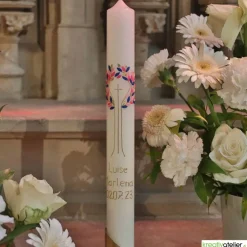 Wunderschöne handverzierte Taufkerze mit stilisiertem Lebensbaum und goldenem Kreuz, personalisierbar