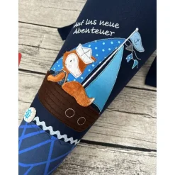 wunderschöne maritime Schultüte / Zuckertüte in Blau mit Segelboot und Fuchs Abenteuer