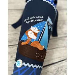 wunderschöne maritime Schultüte / Zuckertüte in Blau mit Segelboot und Fuchs Abenteuer