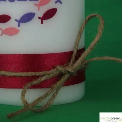 wunderschöne moderne Taufkerze mit Fischen, Satinband und Jutekordel in zartem Rosa und Violett für Mädchen