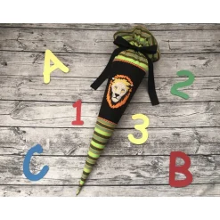 wunderschöne Schultüte / Zuckertüte aus Stoff in Grün, Schwarz und Orange mit Löwe