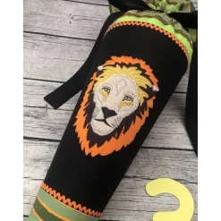 wunderschöne Schultüte / Zuckertüte aus Stoff in Grün, Schwarz und Orange mit Löwe