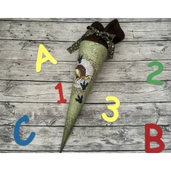 wunderschöne Schultüte Zuckertüte aus Stoff in grün mit tollem Dino -Motiv