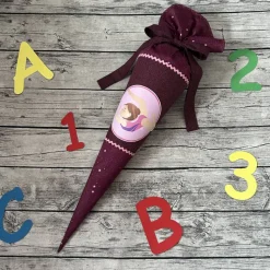 wunderschöne Schultüte Zuckertüte in Weinrot/beere mit einer Turnerin Kunstturnen *b-ware*