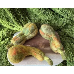 Wundervolle gefilzte Kürbisse Flaschenkürbis Herbstdeko Erntedankfest Wollfilzkürbis