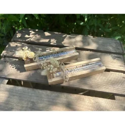 Wunscherfüller im Reagenzglas mit Holzhalter – personalisierbares Geschenk mit Trockenblumen