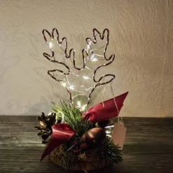 2x Rentierkopf aus Aluminiumdraht auf Baumscheibe. Liebevoll weihnachtlich dekoriert mit Led-Lichterkette. Handgefertigt