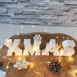 Xmas Buchstaben aus Raysin – Handgefertigte Weihnachtsdeko mit Elchmotiv