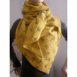 XXL Dreiecktuch  / Musselin Double Gauze / Senfgelb mit schwarzen Gingkoblüten / Schaltuch / Halstuch/ Wickelschal