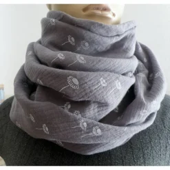 XXL Dreiecktuch  / Musselin Double Gauze / Grau mit weißen Gänseblümchen / Schaltuch / Halstuch/ Wickelschal/ Loop