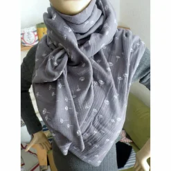 XXL Dreiecktuch  / Musselin Double Gauze / Grau mit weißen Gänseblümchen / Schaltuch / Halstuch/ Wickelschal/ Loop