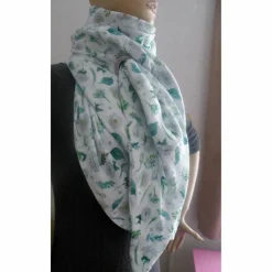 XXL Dreiecktuch  / Musselin Double Gauze / Weiß mit Blüten und Blättern / Schaltuch / Halstuch/ Wickelschal/ Loop