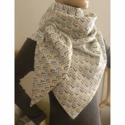 XXL Dreiecktuch mit großer Öse / Musselin Double Gauze glatt /  Zik Zak old Green / Schaltuch / Halstuch/ Wickelschal