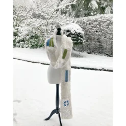 XXL Schal Snowfall handgefertigt – Boho Winterschal aus Merino-Mix, Granny Squares, Weiß-Blau-Grün, Einzelstück