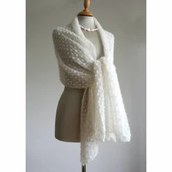 Zarte Brautstola aus Mohair ivory, Hochzeitsschal elfenbeinweiß, Lace-Tuch  für die Braut, Umschlagtuch Hochzeit