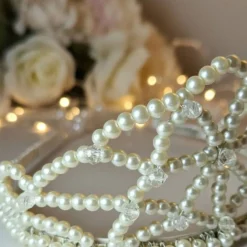 Zarte Perlen-Tiara für Bräute – Ivory Dream Hochzeitsschmuck mit Kristallakzenten