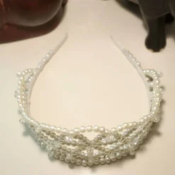 Zarte Perlen-Tiara für Bräute – Ivory Dream Hochzeitsschmuck mit Kristallakzenten