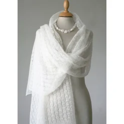 Zarter Brautschal aus Kid-Mohair in Ivory, sommerliche Hochzeit-Stola, duftiges Tuch