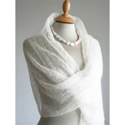 Zarter Brautschal aus Kid-Mohair in Ivory, sommerliche Hochzeit-Stola, duftiges Tuch