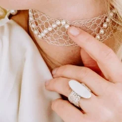 Zarter Brautschmuck - Perlenchoker geklöppelt aus kräftigem Silberdraht mit 36 eingearbeiteten Wachsperlen