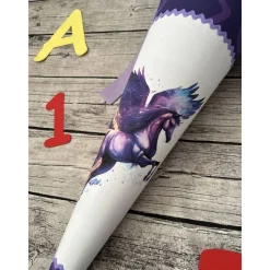 zauberhafte Schultüte aus Stoff mit Pegasus in Lila