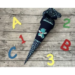 zauberhafte Schultüte aus Stoff mit Drache und Sternen