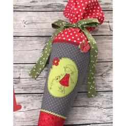 zauberhafte Schultüte in Rot /grau/ grün mit Mädchen / Gärtnerin mit Blumen und Gießkanne