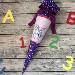 zauberhafte Schultüte Zuckertüte in Lila & Flieder mit Pegasus Einhorn & Sternen