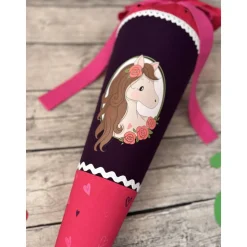 zauberhafte Schultüte Zuckertüte in Lila & Rotpink mit Pferd & Herzen