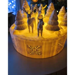 Zauberhafte Winterwelt: 3D-gedrucktes Diorama mit Rentieren und Tannenwald (mit/ohne LED-Licht)
