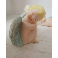 Zauberhaftes Puttentrio aus Keramik